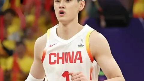 赵心童领先韦克林14分，大乐透期专家质合分析推荐前区十码